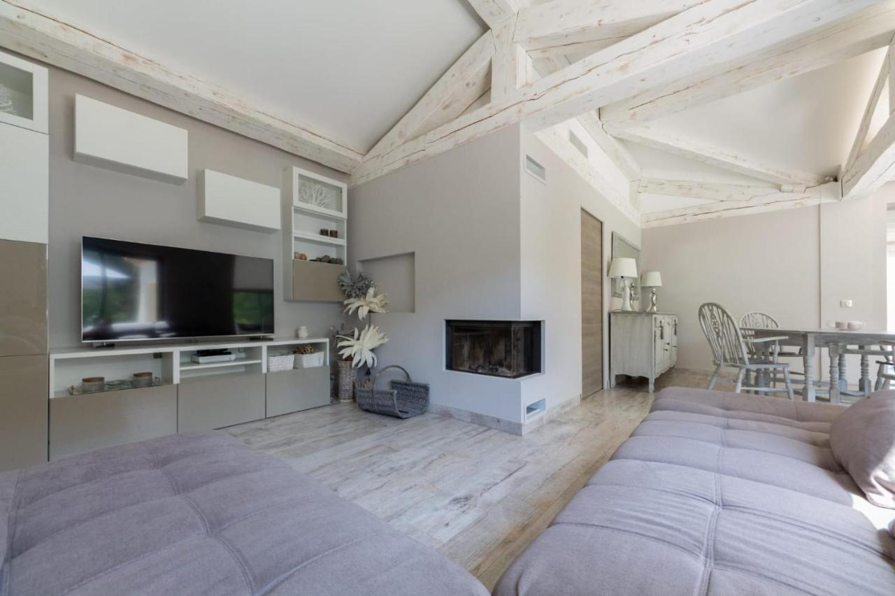 Villa Les Trois J 格里莫 外观 照片