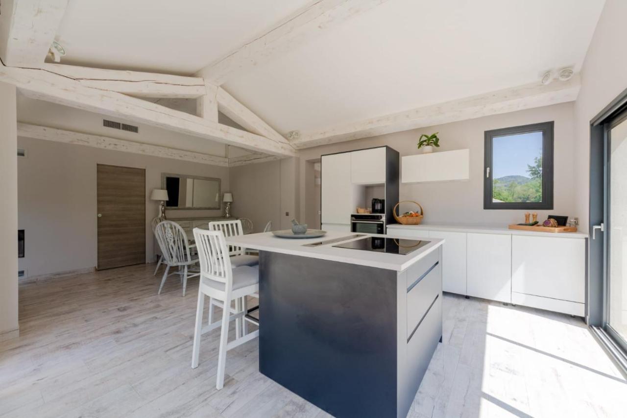 Villa Les Trois J 格里莫 外观 照片