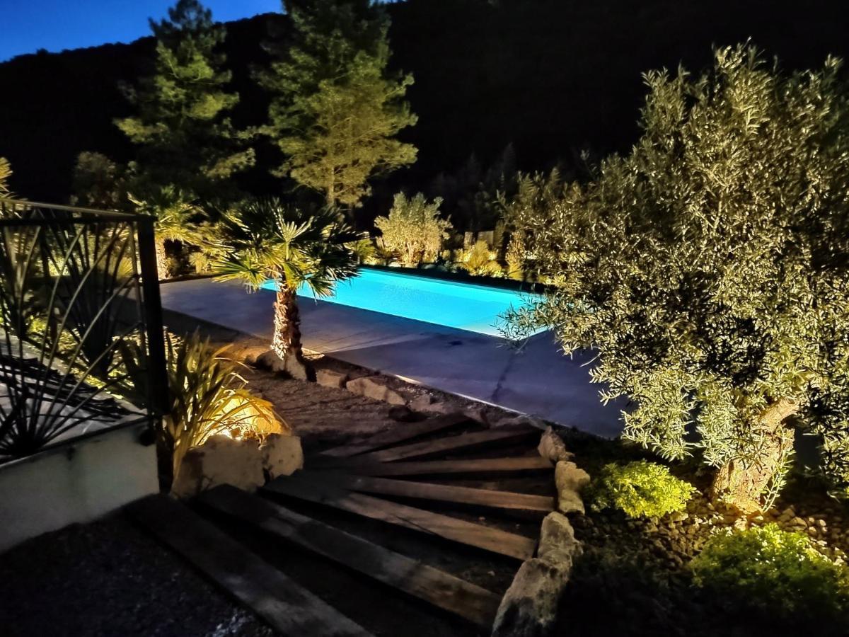 Villa Les Trois J 格里莫 外观 照片